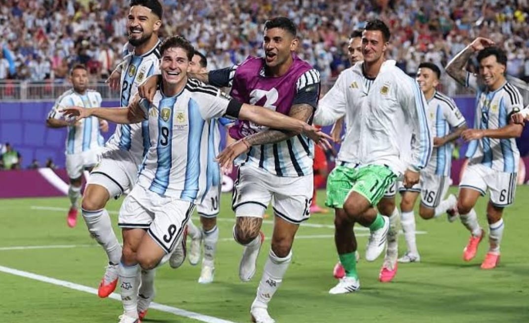 Mondial 2026 : L’Argentine surclasse l’Angleterre et rejoint l’Espagne pour une finale de rêve
